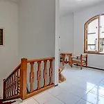 Oyo Life 91523 Kenari Guesthouse