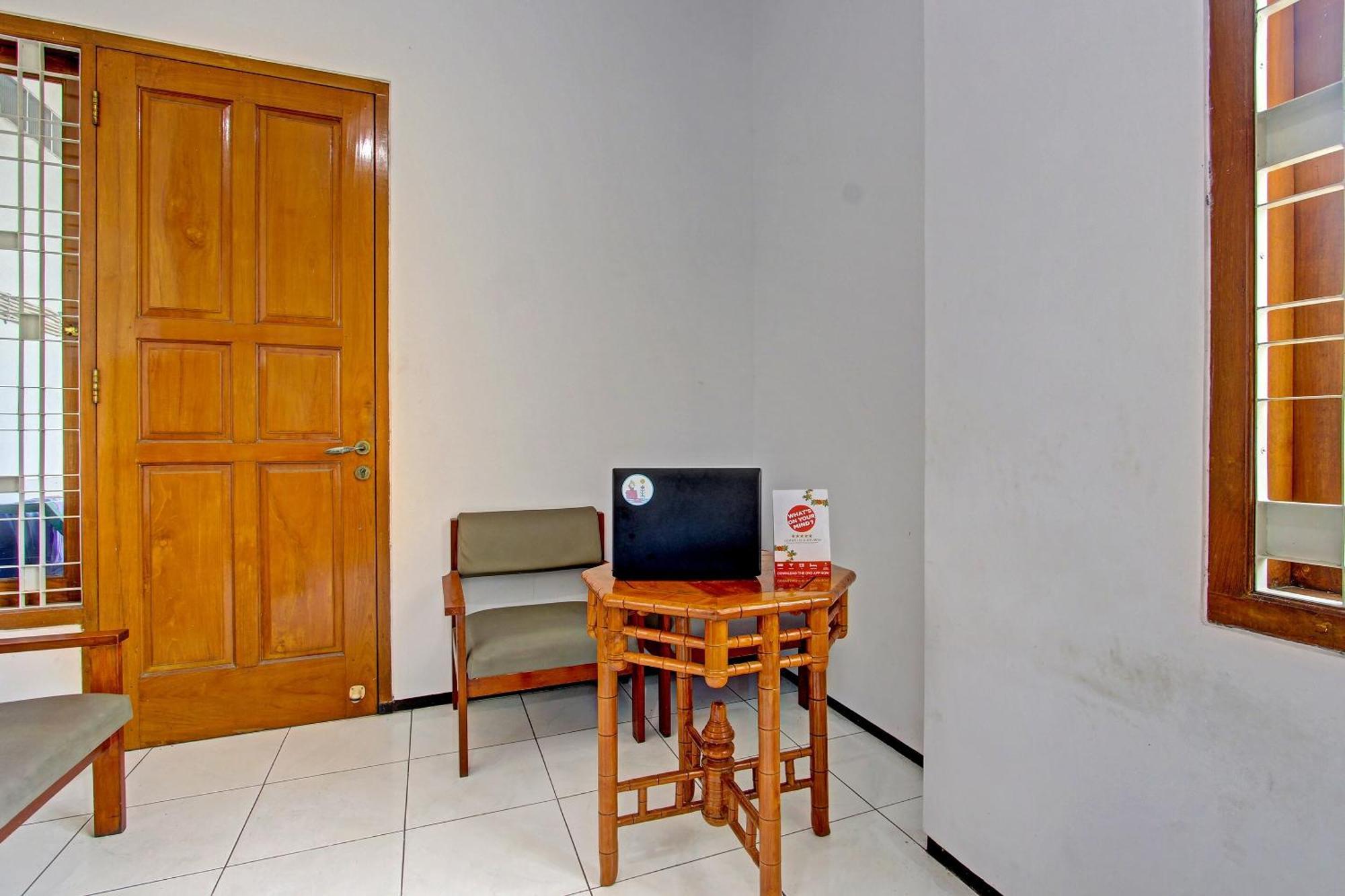 Oyo Life 91523 Kenari Hotel