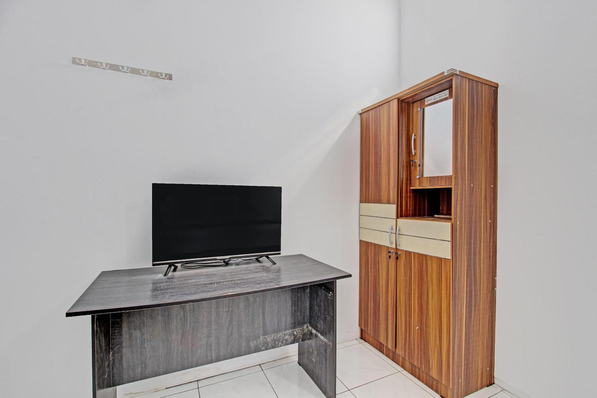 Hotel Oyo Life 91523 Kenari 2*