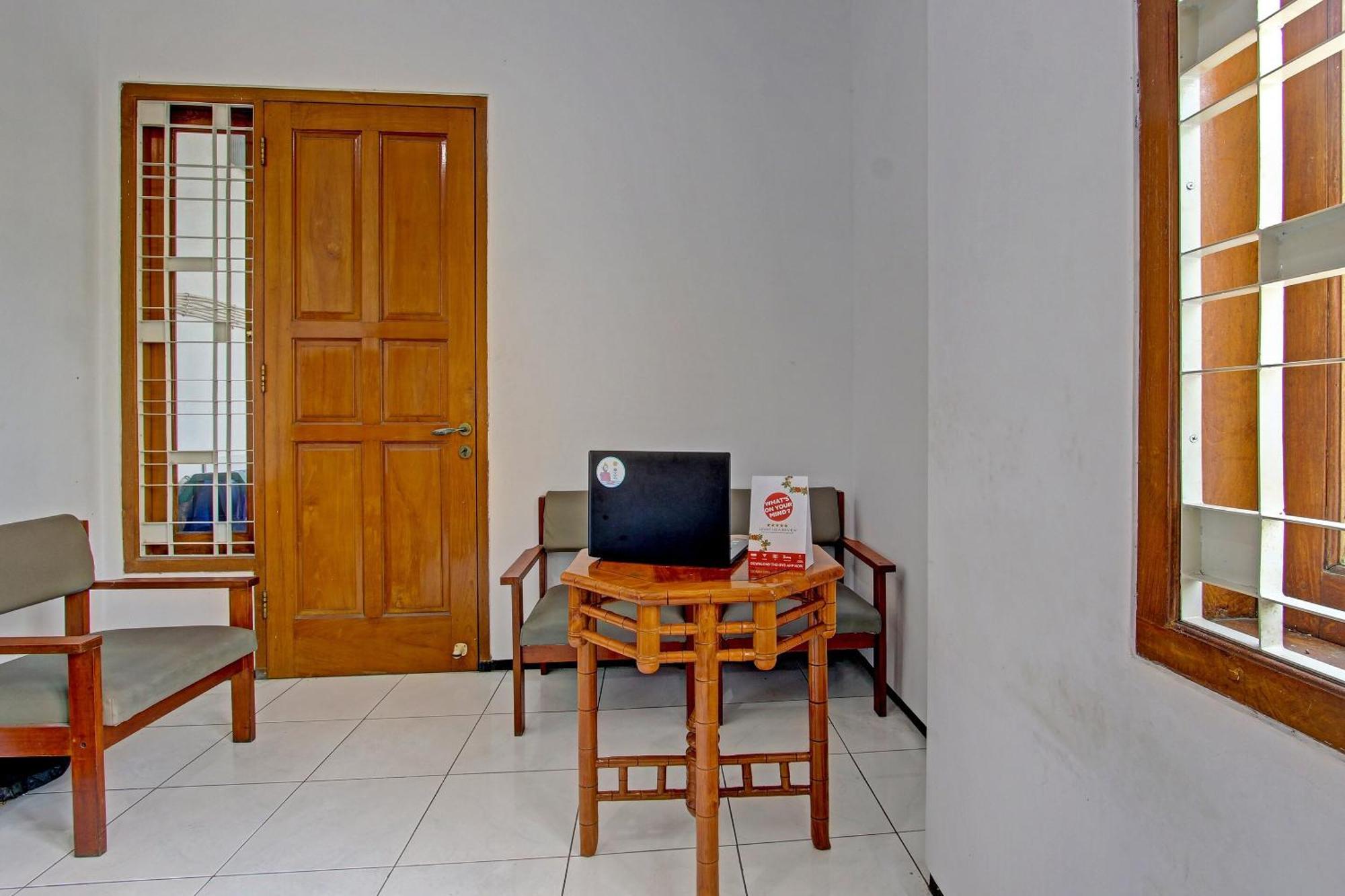 Oyo Life 91523 Kenari Hotel