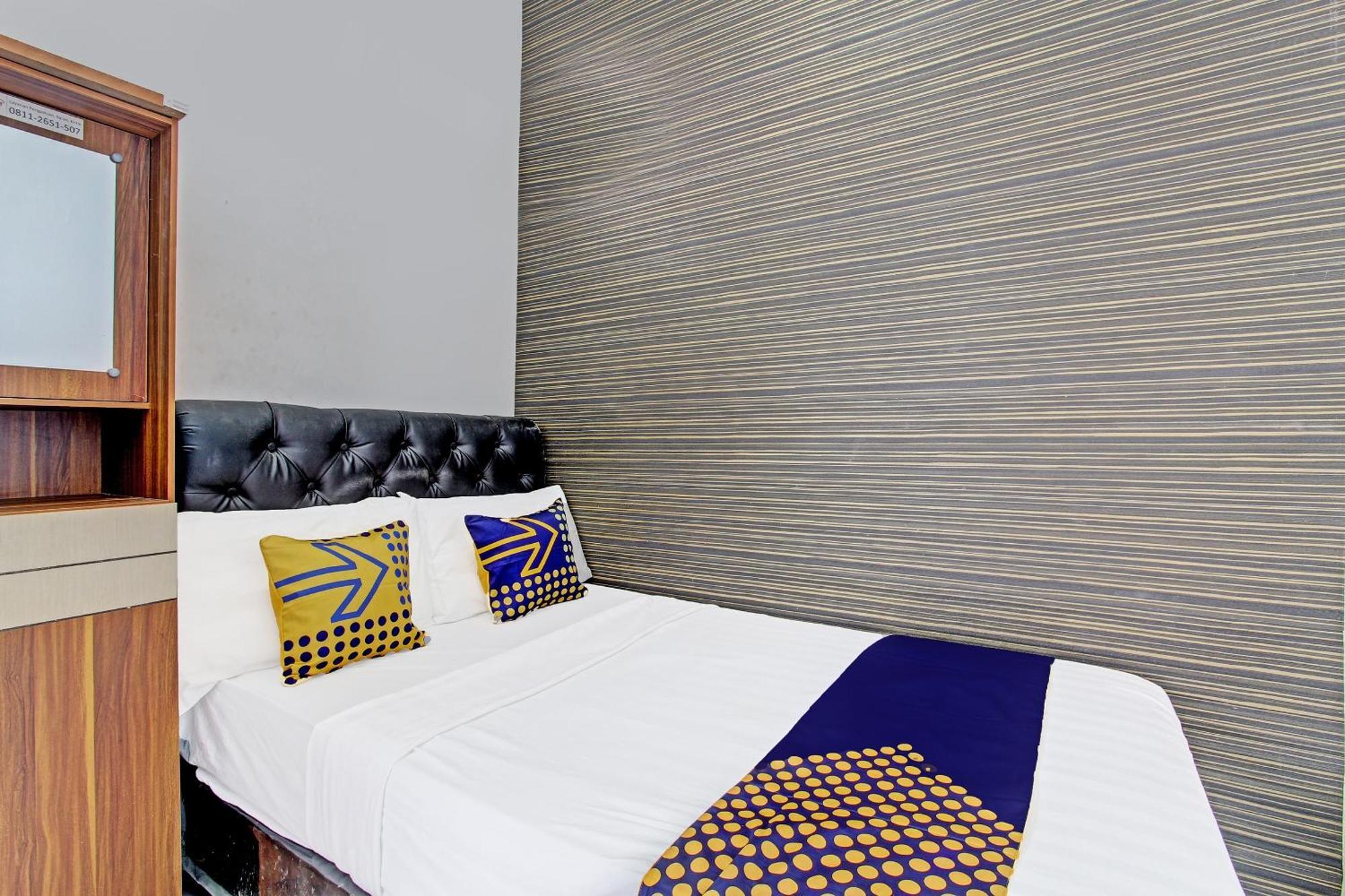 Oyo Life 91523 Kenari Hotel 2*
