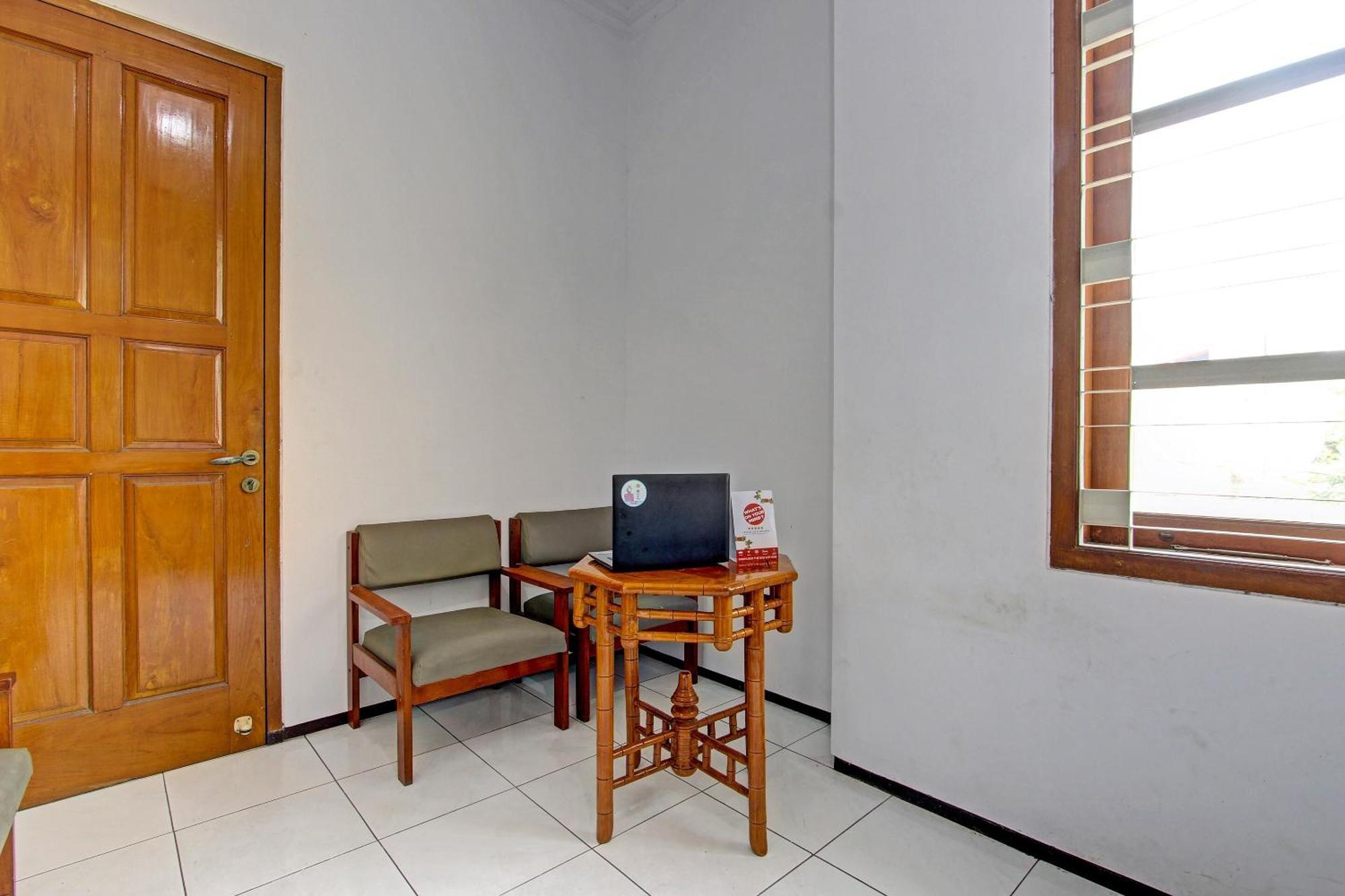Oyo Life 91523 Kenari Hotel Kudus